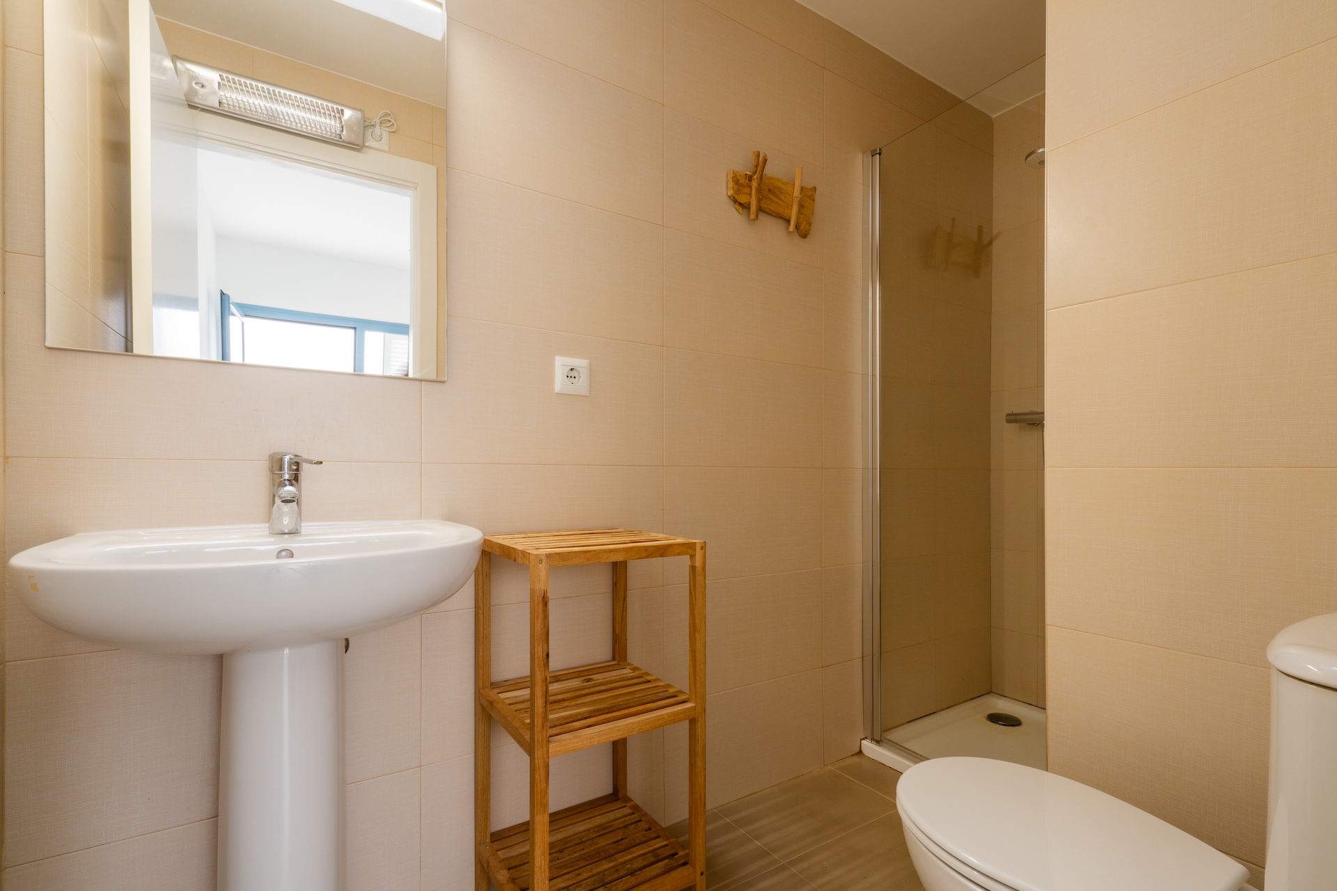 Resa Estates Ibiza sale ted koop Cala Tarida patio townhouse bath 4.JPG